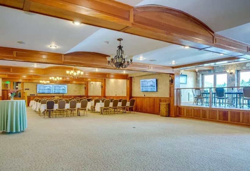 هتل Golden Arrow Lakeside Resort