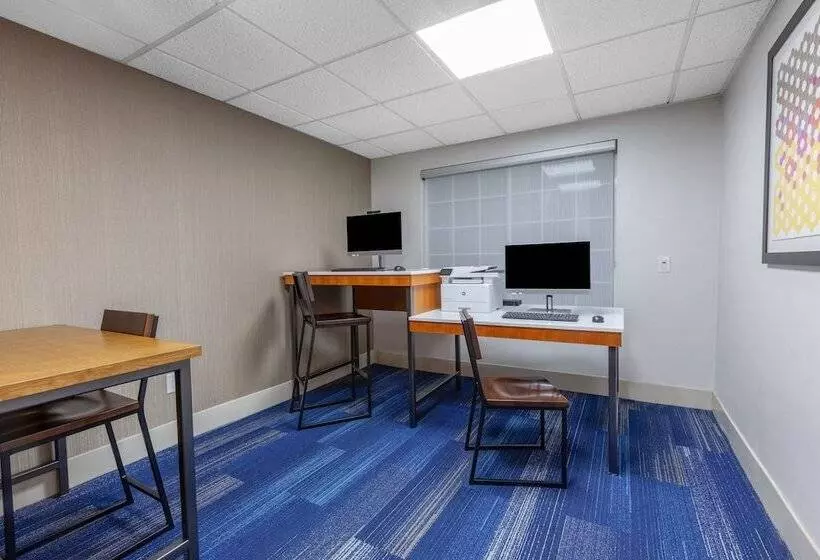 Holiday Inn Express Hotel & Suites Woodhaven, An Ihg