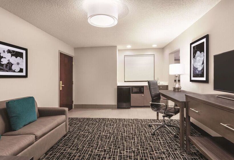 Отель La Quinta Inn & Suites By Wyndham Covington