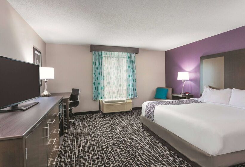 Отель La Quinta Inn & Suites By Wyndham Covington