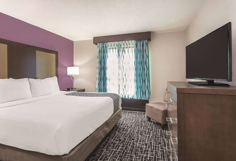 Отель La Quinta Inn & Suites By Wyndham Covington