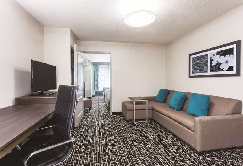 Отель La Quinta Inn & Suites By Wyndham Covington