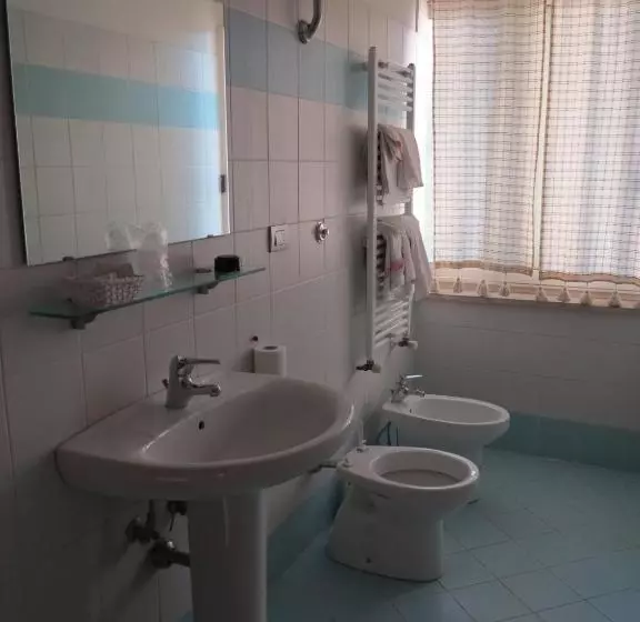 Hotelli Albergo Little Garden