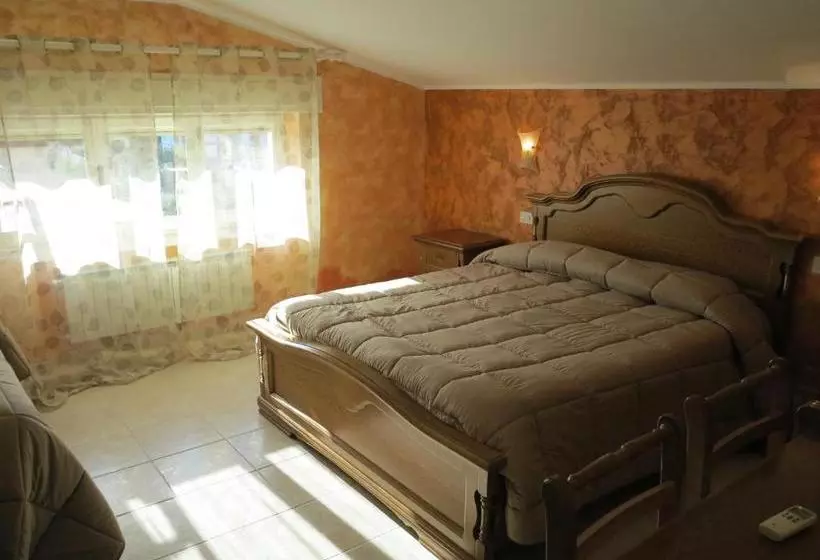 Hotelli Albergo Little Garden
