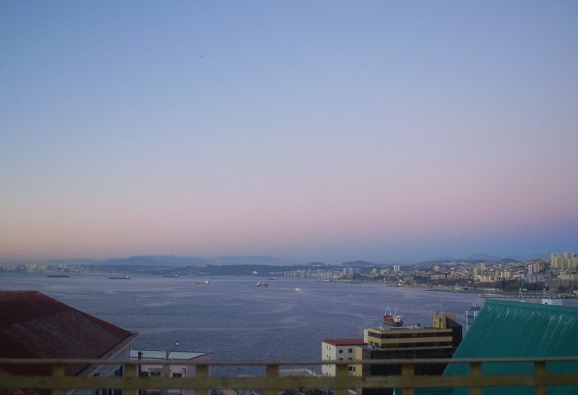 هتل Manoir Atkinson