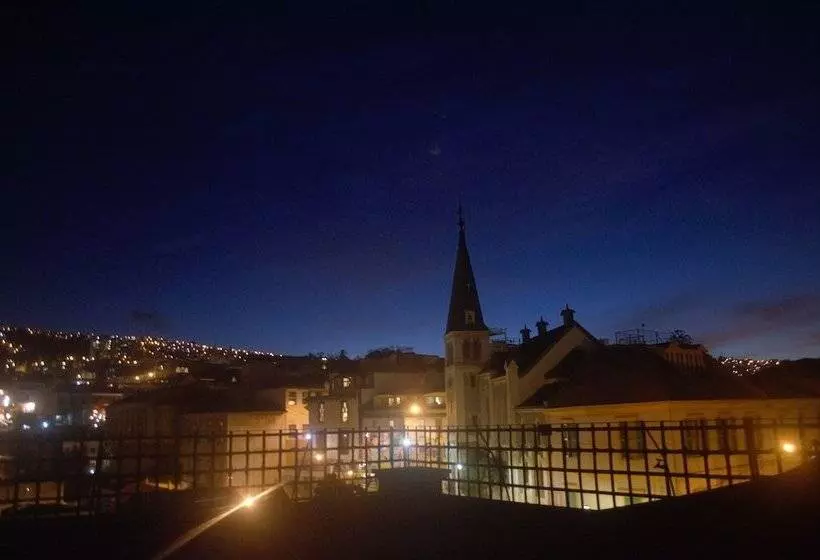 هتل Manoir Atkinson