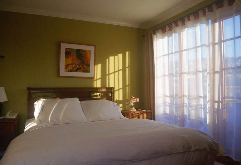 هتل Manoir Atkinson