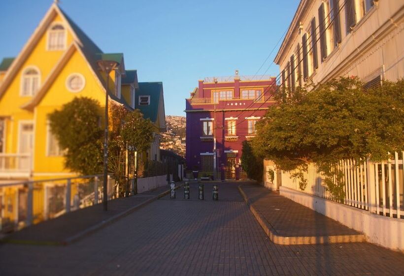 هتل Manoir Atkinson