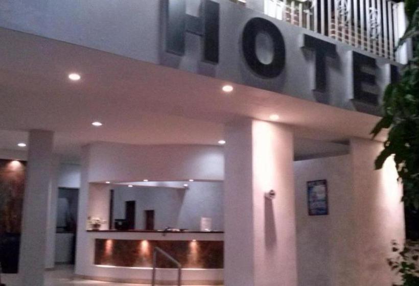 Отель Marlyn Downtown