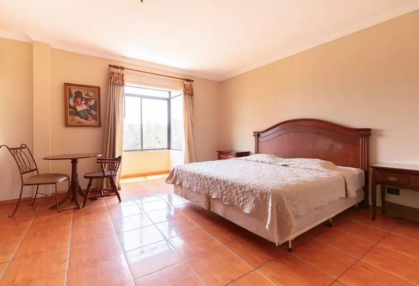 هتل Puerta Del Rey