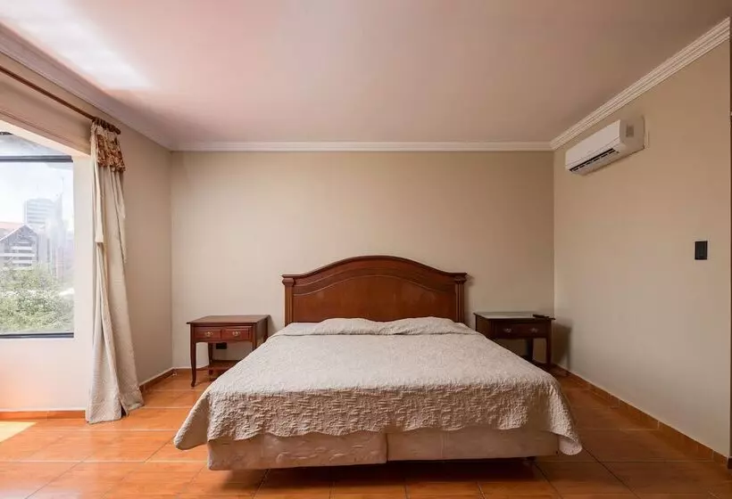 هتل Puerta Del Rey