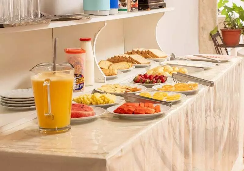 هتل Puerta Del Rey