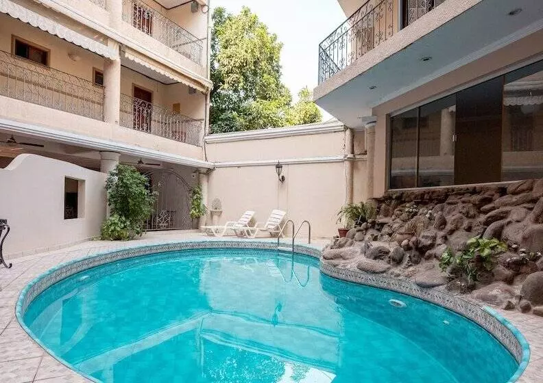 هتل Puerta Del Rey