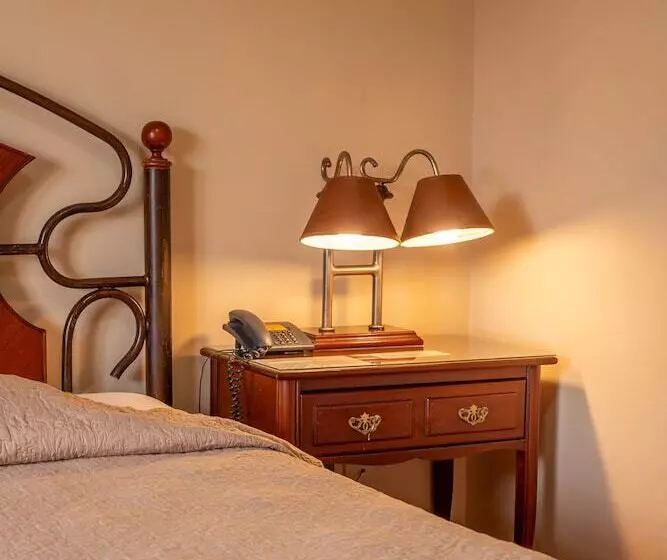 هتل Puerta Del Rey