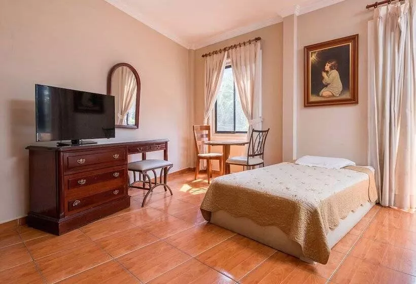 هتل Puerta Del Rey