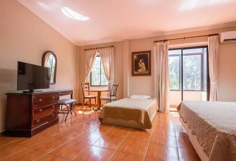 هتل Puerta Del Rey