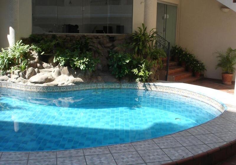 هتل Puerta Del Rey