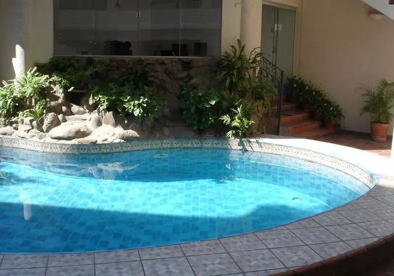 هتل Puerta Del Rey