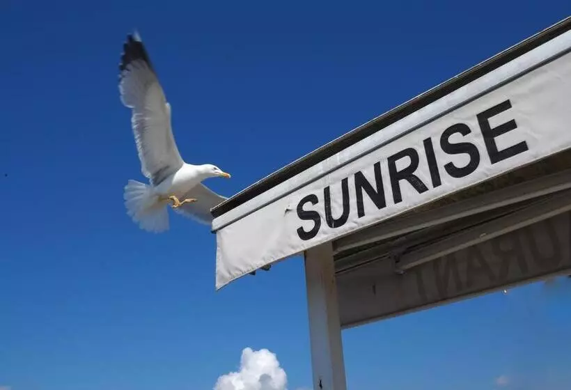 هتل The Sunrise