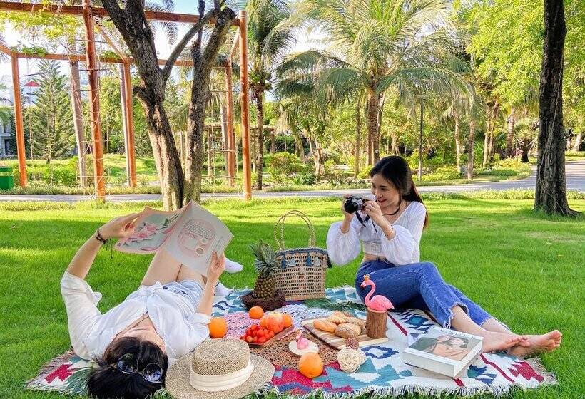 هتل Carmelina Beach Resort