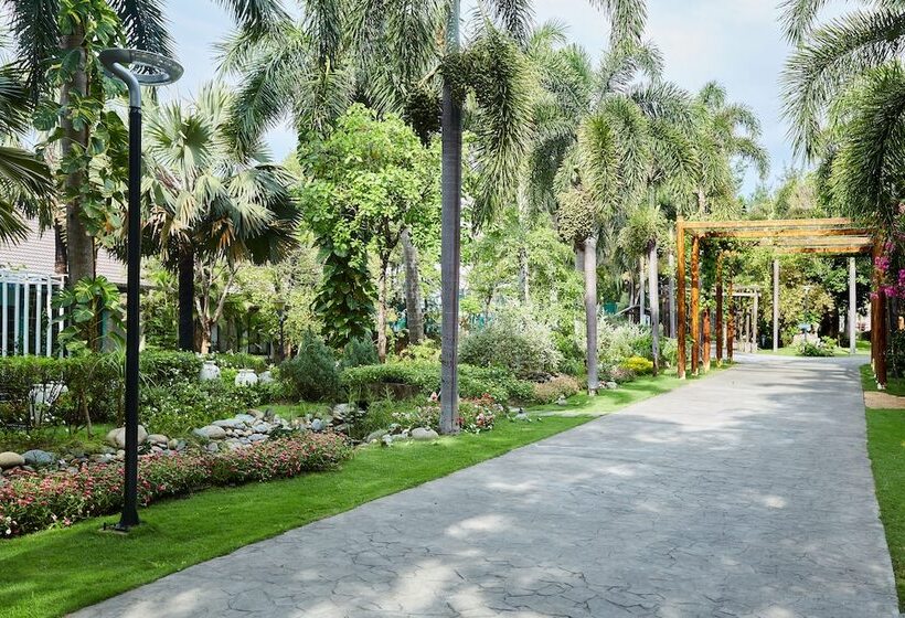 هتل Carmelina Beach Resort