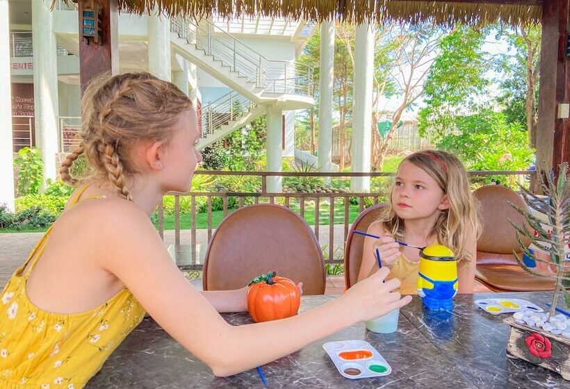 هتل Carmelina Beach Resort