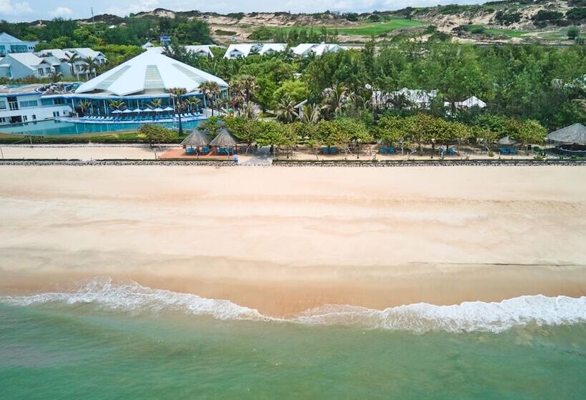 هتل Carmelina Beach Resort