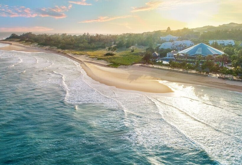 هتل Carmelina Beach Resort