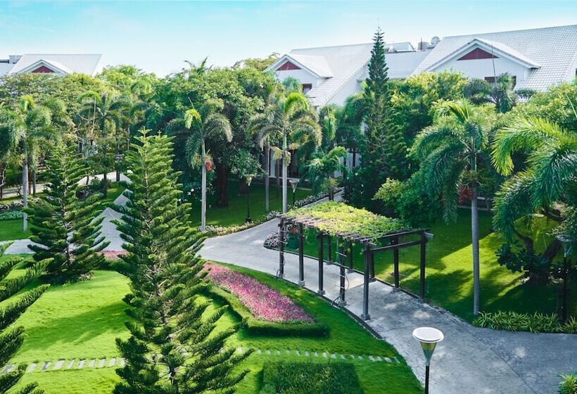 هتل Carmelina Beach Resort