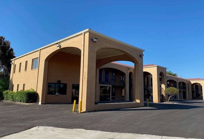 فندق Days Inn By Wyndham Newnan