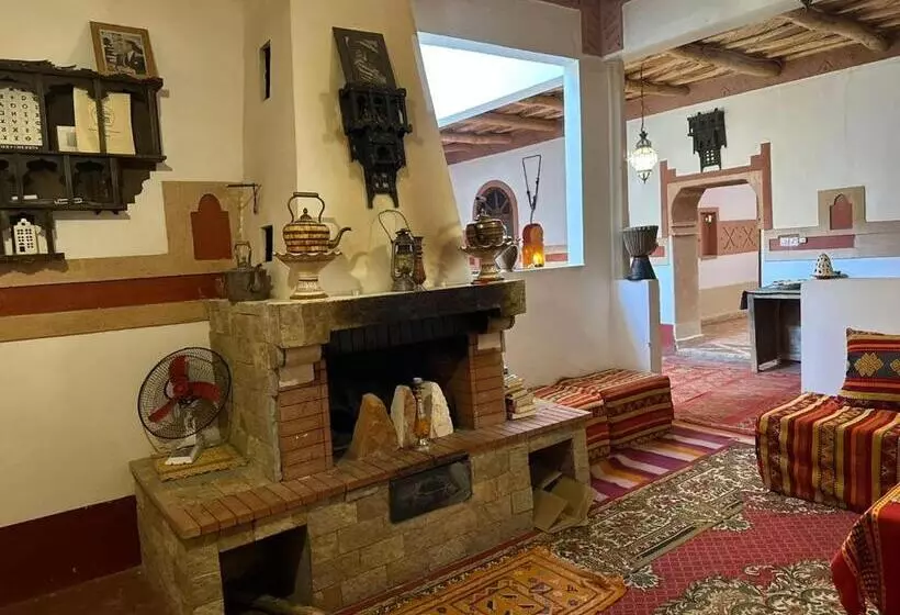 Hotelli Tafsut Dades Guesthouse Stay With Locals