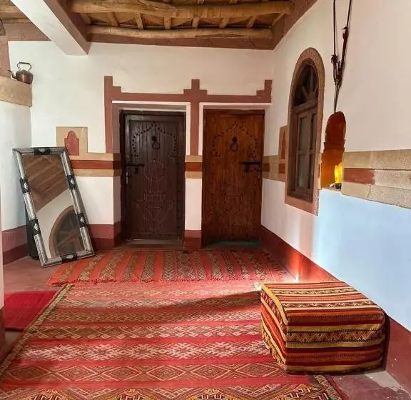 Hotelli Tafsut Dades Guesthouse Stay With Locals