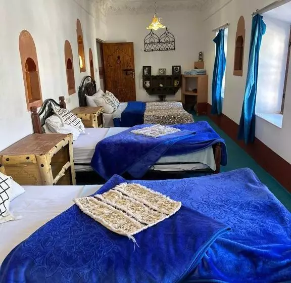 Hotelli Tafsut Dades Guesthouse Stay With Locals