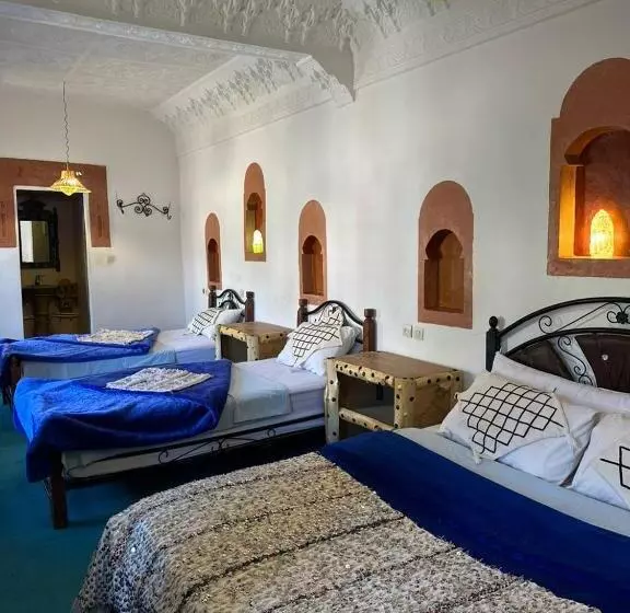 Hotelli Tafsut Dades Guesthouse Stay With Locals