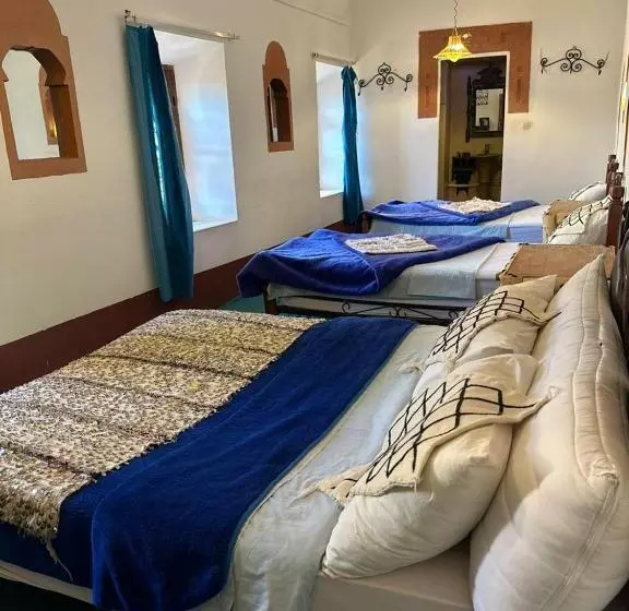 Hotelli Tafsut Dades Guesthouse Stay With Locals