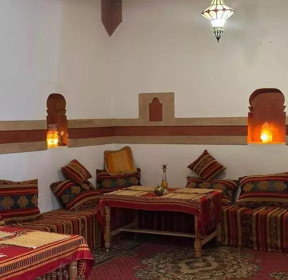Hotelli Tafsut Dades Guesthouse Stay With Locals