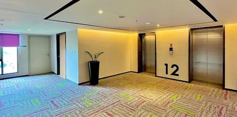 ホテル The Zuri Baturaja