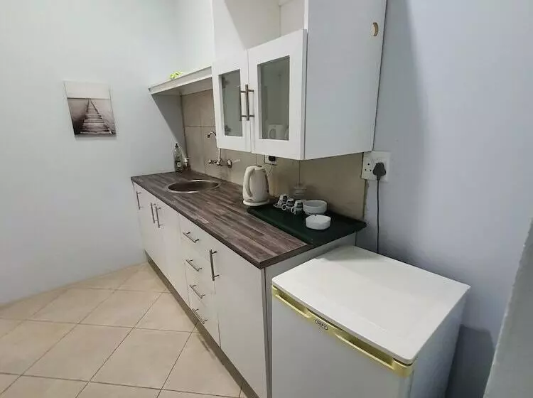 تختخواب و صبحانه Zambezi Riverside Accommodation