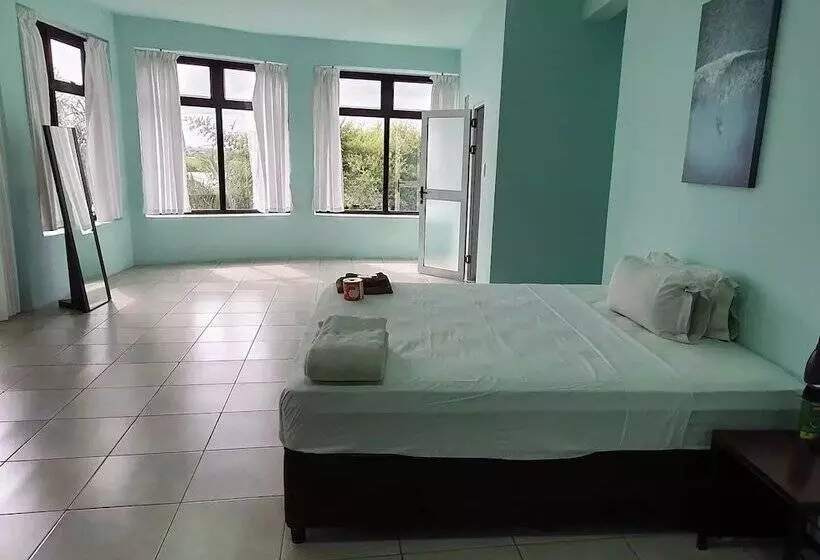 تختخواب و صبحانه Zambezi Riverside Accommodation