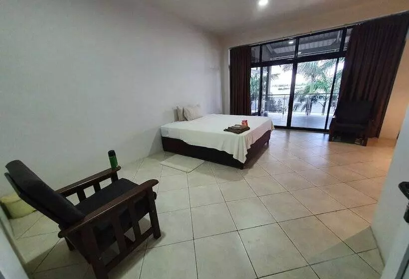 تختخواب و صبحانه Zambezi Riverside Accommodation