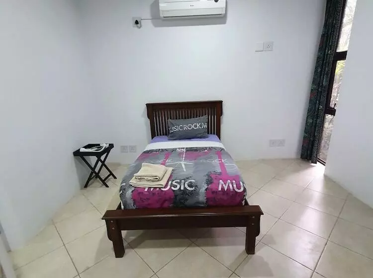 تختخواب و صبحانه Zambezi Riverside Accommodation