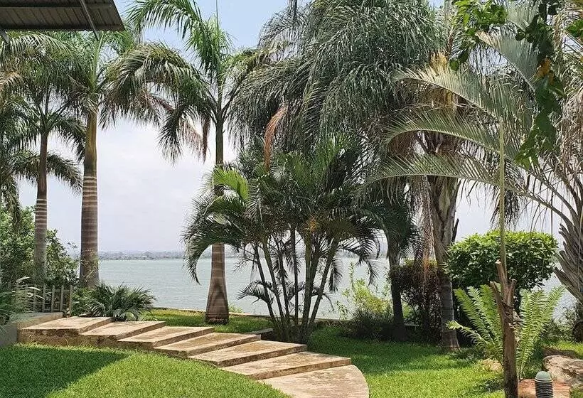 تختخواب و صبحانه Zambezi Riverside Accommodation