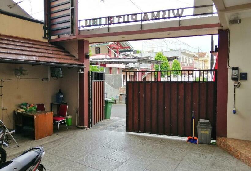 בית מלון כפרי Oyo 90703 Wisma Putri Ibu, T