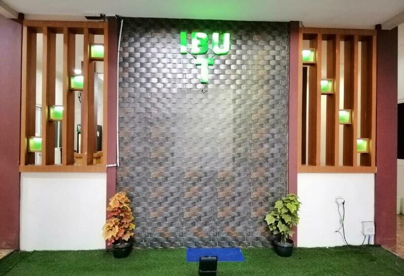 בית מלון כפרי Oyo 90703 Wisma Putri Ibu, T