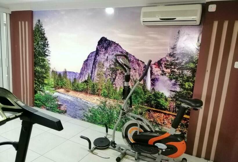 בית מלון כפרי Oyo 90703 Wisma Putri Ibu, T