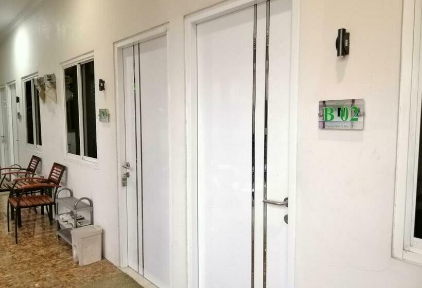 בית מלון כפרי Oyo 90703 Wisma Putri Ibu, T