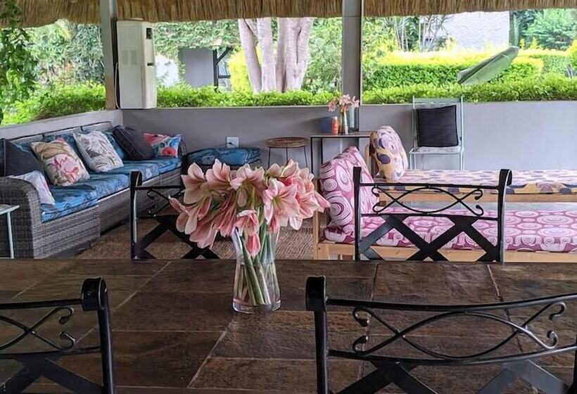 Sunbirds Hotel Cottage