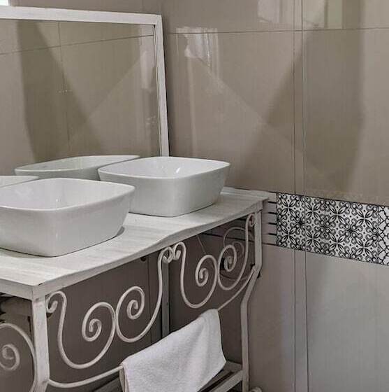 Sunbirds Hotel Cottage