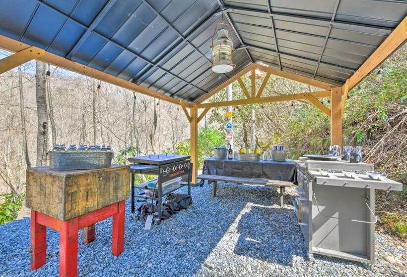 ユースホステル The Lodge Nantahala River