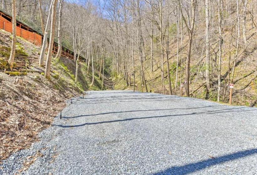 ユースホステル The Lodge Nantahala River